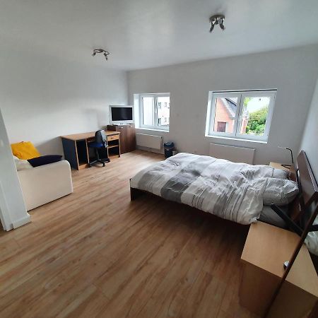 Private Room With Shared Spaces Ranst Exterior photo