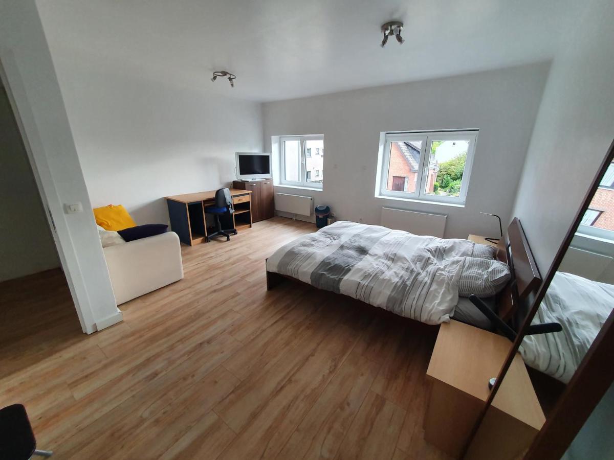 Private Room With Shared Spaces Ranst Exterior photo